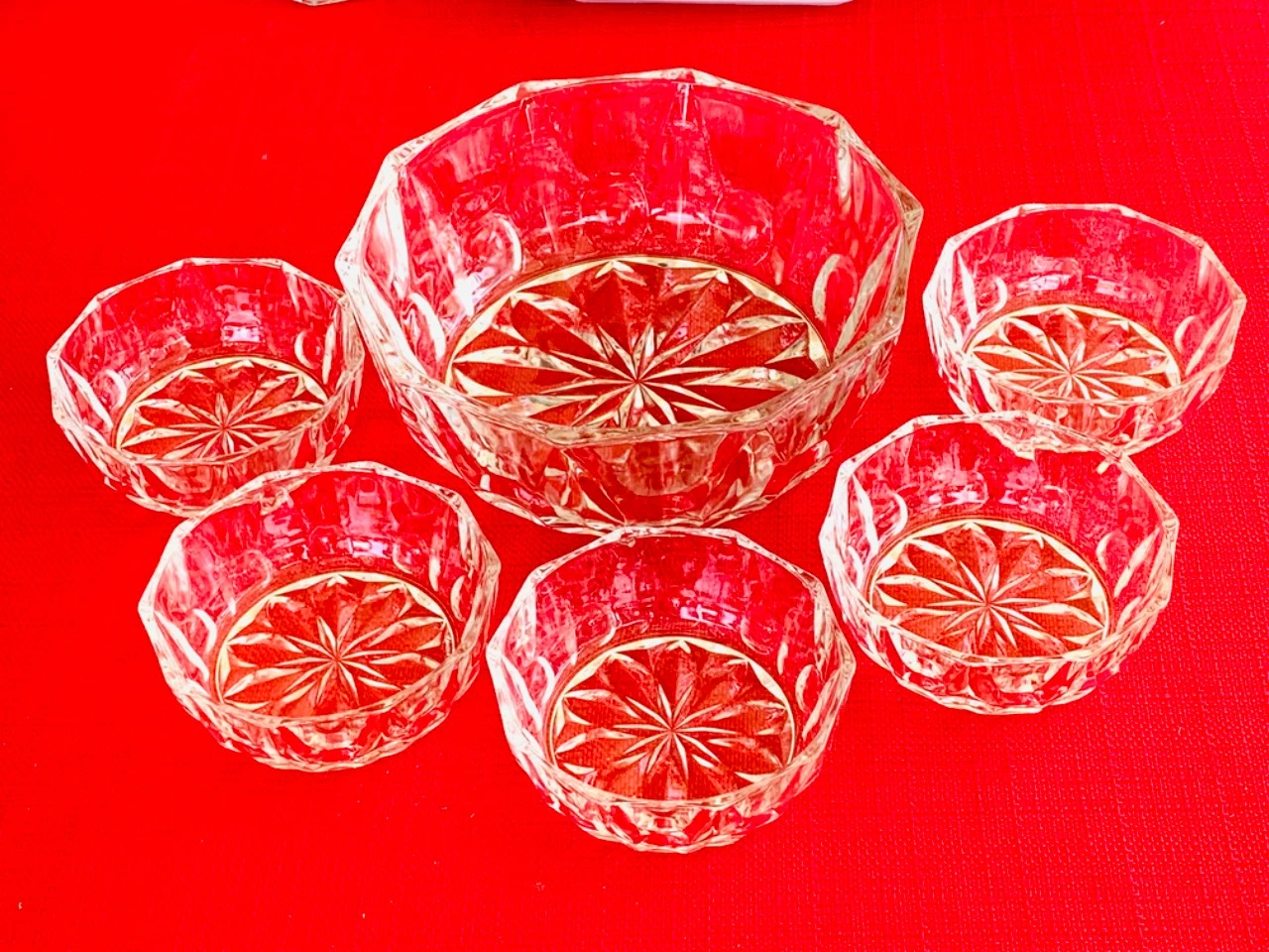 Bol saladier + 5 petits bols en verre très épais, motif rosaces